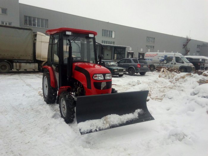 Расчистка участка парковки от снега в Калязине